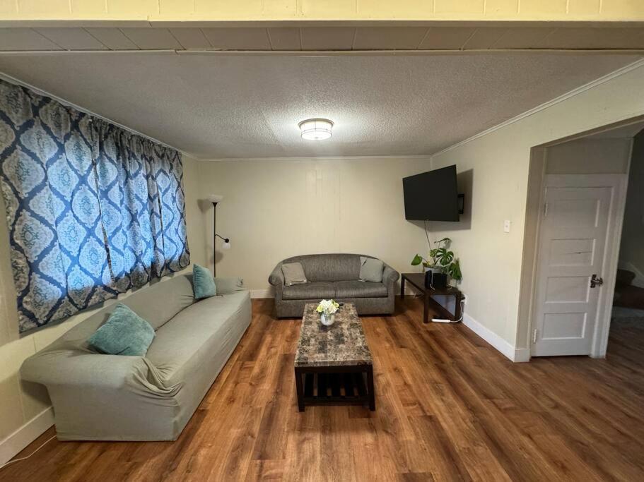 Comforting Getaway-Sleeps 6-Walk To Falls! Niagarawatervallen Buitenkant foto