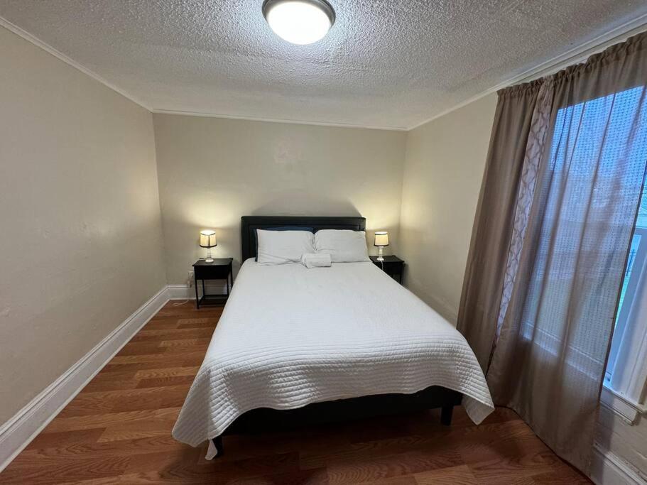 Comforting Getaway-Sleeps 6-Walk To Falls! Niagarawatervallen Buitenkant foto