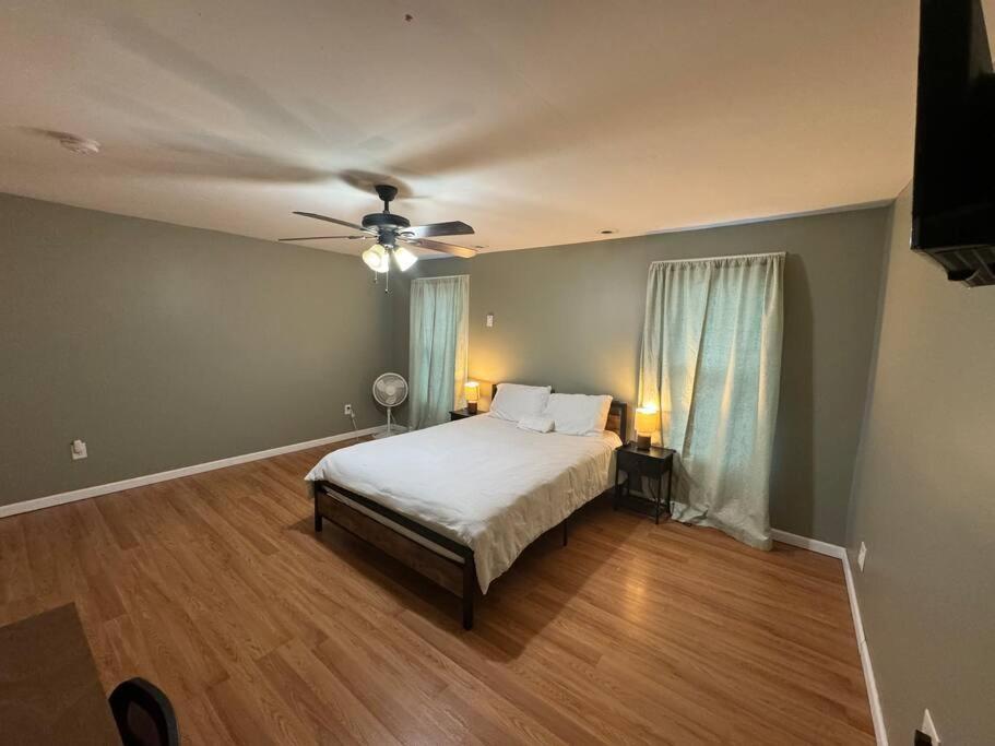 Comforting Getaway-Sleeps 6-Walk To Falls! Niagarawatervallen Buitenkant foto